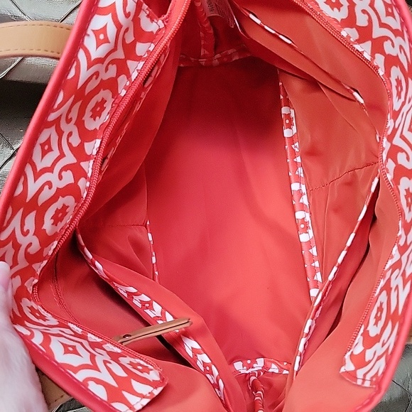 VGUC- Petunia Pickle Bottom Downtown Diaper Bag \ Tote - Picture 2 of 8